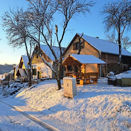 Macskajaj Vendeghaz Ferienhaus *